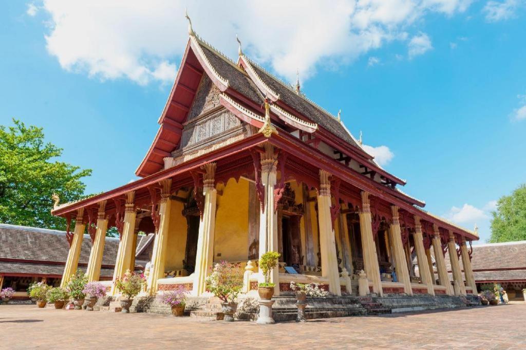 Lao Golden Hotel Vientiane Bagian luar foto