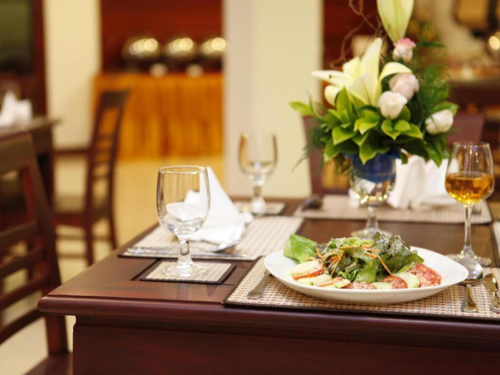 Lao Golden Hotel Vientiane Bagian luar foto