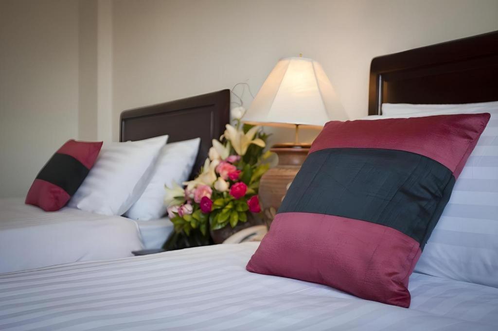 Lao Golden Hotel Vientiane Bagian luar foto