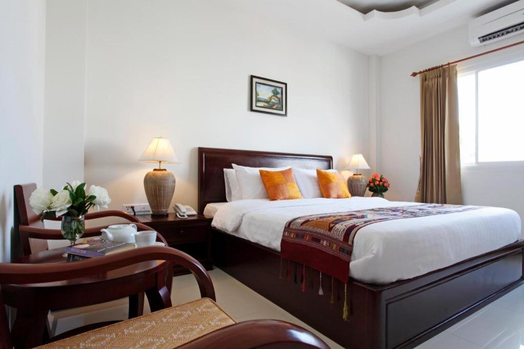 Lao Golden Hotel Vientiane Bagian luar foto