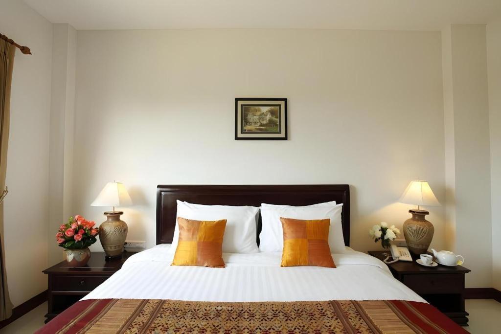Lao Golden Hotel Vientiane Bagian luar foto